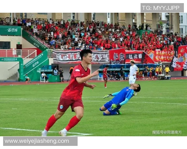 模仿球星进球技巧与动作解析，提升足球技艺的实用方法